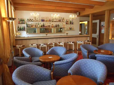 Lounge oder Bar in der Unterkunft Hotel Bellevue - Traditional Swiss Hideaway