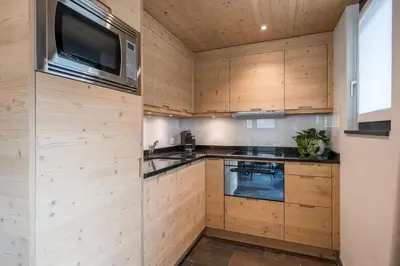 Küche/Küchenzeile in der Unterkunft Modernes Apartment, beim Bahnhof by ZermattStays