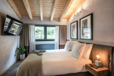 Ein Bett oder Betten in einem Zimmer der Unterkunft Modernes Apartment, beim Bahnhof by ZermattStays