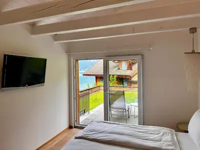 Ein Bett oder Betten in einem Zimmer der Unterkunft Boutique Hotel Bellevue B&B am Brienzersee Iseltwald Interlaken