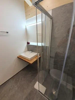 Ein Badezimmer in der Unterkunft Alpen-Park Dachwohnung Ost