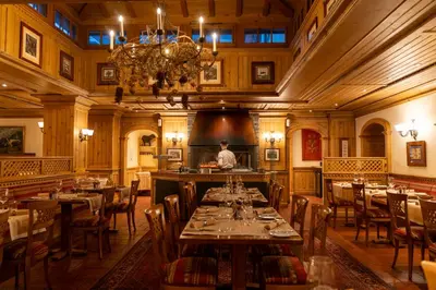 Ein Restaurant oder anderes Speiselokal in der Unterkunft Mont Cervin Palace