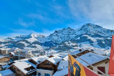 Ein allgemeiner Bergblick oder ein Berglick von des Hotels aus