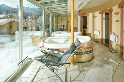 Ein allgemeiner Bergblick oder ein Berglick von des Hotels aus
