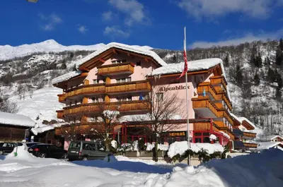 Ein allgemeiner Bergblick oder ein Berglick von des Hotels aus