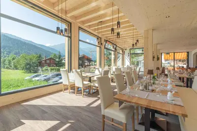 Ein allgemeiner Bergblick oder ein Berglick von des Hotels aus