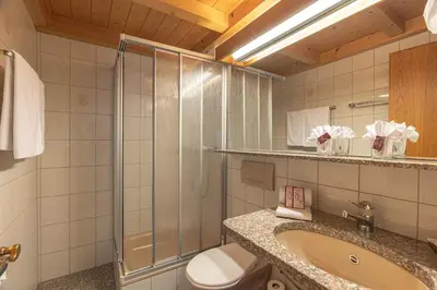 Ein Badezimmer in der Unterkunft Aktiv- und Genusshotel Alpenblick