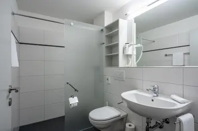 Ein Badezimmer in der Unterkunft Hotel Artos Interlaken