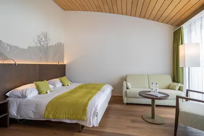 Ein Bett oder Betten in einem Zimmer der Unterkunft Hotel Artos Interlaken