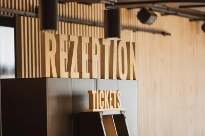 Ein Zertifikat, Auszeichnung, Logo oder anderes Dokument, das in der Unterkunft Bretterhotel ausgestellt ist