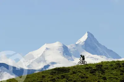 Ein allgemeiner Bergblick oder ein Berglick von des Ferienhauses aus