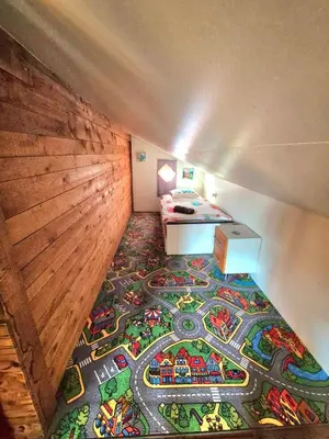 Ein Bett oder Betten in einem Zimmer der Unterkunft CASA UNO Heimeliges Chalet mitten in Spiez