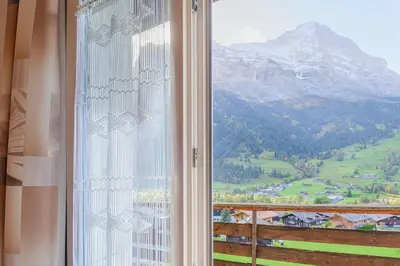 Ein allgemeiner Bergblick oder ein Berglick von des Gasthauses aus