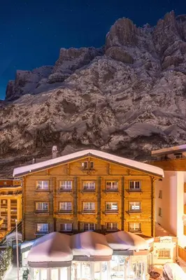 Ein allgemeiner Bergblick oder ein Berglick von des Hotels aus