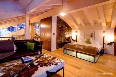Ein Bett oder Betten in einem Zimmer der Unterkunft Matterhorn FOCUS Design Hotel