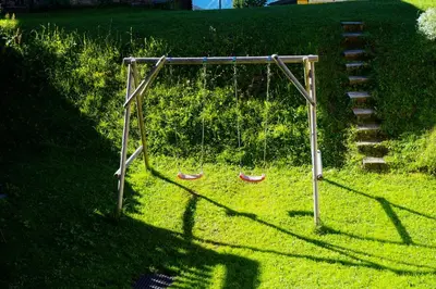 Ein Garten an der Unterkunft Haus Arolle, Bettmeralp