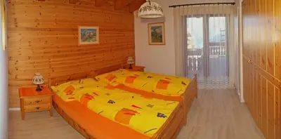 Ein Bett oder Betten in einem Zimmer der Unterkunft Haus Arolle, Bettmeralp