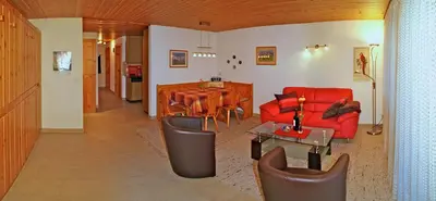 Ein Sitzbereich in der Unterkunft Haus Arolle, Bettmeralp
