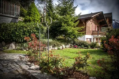 Ein Garten an der Unterkunft Chalet Annabelle