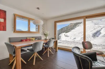 Ein allgemeiner Bergblick oder ein Berglick von der Ferienwohnung aus