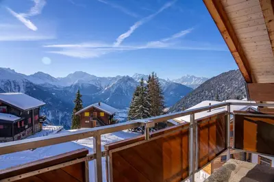 Ein allgemeiner Bergblick oder ein Berglick von der Ferienwohnung aus