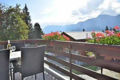 Ein allgemeiner Bergblick oder ein Berglick von der Ferienwohnung aus