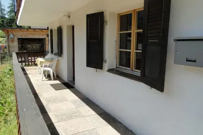 Das Gebäude in dem sich die Ferienwohnung befindet