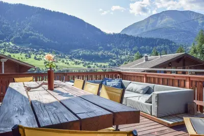 Ein allgemeiner Bergblick oder ein Berglick von des Chalets aus