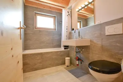 Ein Badezimmer in der Unterkunft Hirschfluh Duplex