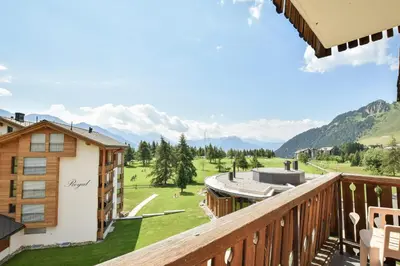 Ein allgemeiner Bergblick oder ein Berglick von der Ferienwohnung aus