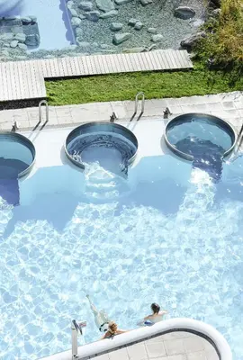 Der Swimmingpool an oder in der Nähe von Le Bristol Leukerbad