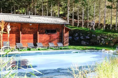 Ein Garten an der Unterkunft Le Bristol Leukerbad