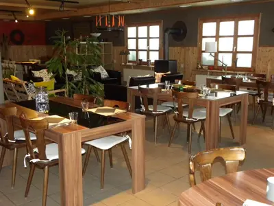 Ein Restaurant oder anderes Speiselokal in der Unterkunft Hotel Restaurant Walliser Sonne