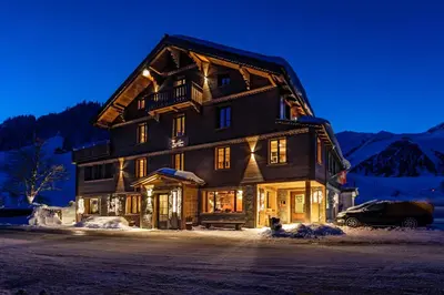 Ein allgemeiner Bergblick oder ein Berglick von des Hotels aus