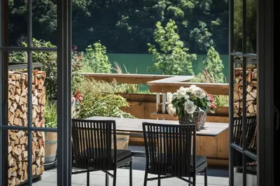Ein Garten an der Unterkunft Hotel-Restaurant Burgseeli