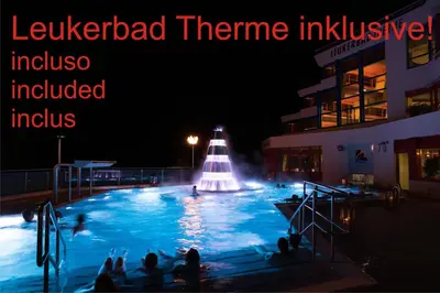 Der Swimmingpool an oder in der Nähe von Hotel Paradis-Leukerbad-Therme