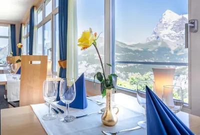 Ein allgemeiner Bergblick oder ein Berglick von des Hotels aus