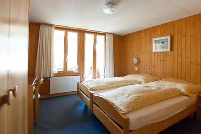Ein Bett oder Betten in einem Zimmer der Unterkunft Hotel Edelweiss