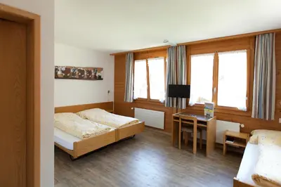 Ein Bett oder Betten in einem Zimmer der Unterkunft Hotel Edelweiss