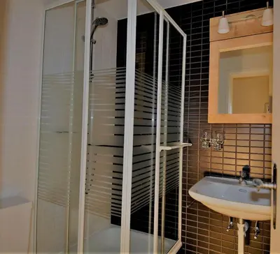 Ein Badezimmer in der Unterkunft Romatika 2