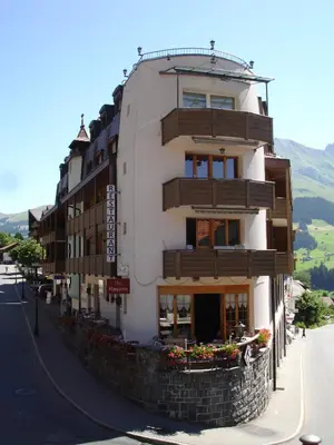 Ein allgemeiner Bergblick oder ein Berglick von des Hotels aus