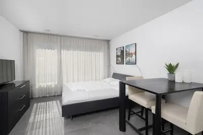 Ein Bett oder Betten in einem Zimmer der Unterkunft Studio JACKIE Interlaken