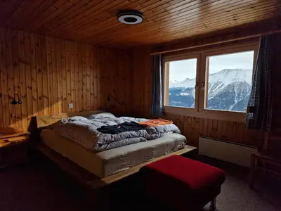Ein Bett oder Betten in einem Zimmer der Unterkunft Bettmeralp Chalet Zendorn