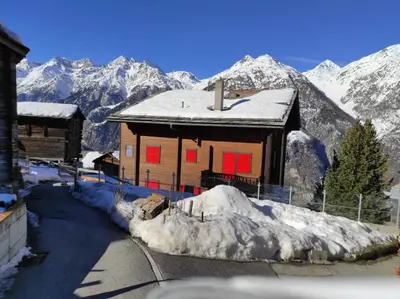Ein allgemeiner Bergblick oder ein Berglick von der Ferienwohnung aus