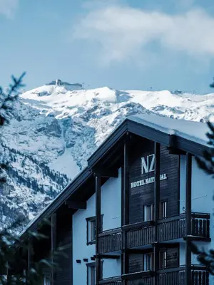 Ein allgemeiner Bergblick oder ein Berglick von des Hotels aus