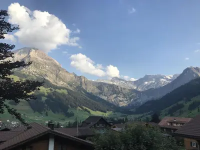 Ein allgemeiner Bergblick oder ein Berglick von der Ferienwohnung aus
