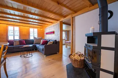 Ein Sitzbereich in der Unterkunft Chalet Rösi - Ferienwohnung mit Hot Pot & Bergsicht