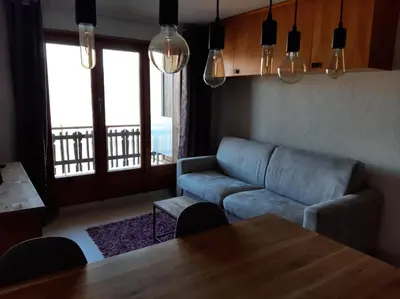 Ein Sitzbereich in der Unterkunft The purple fox's family home - Veysonnaz