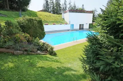 Der Swimmingpool an oder in der Nähe von Studio rénové et chaleureux en plein centre