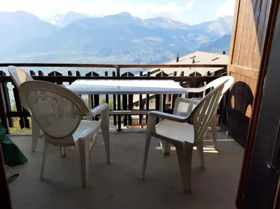 Ein allgemeiner Bergblick oder ein Berglick von der Ferienwohnung aus